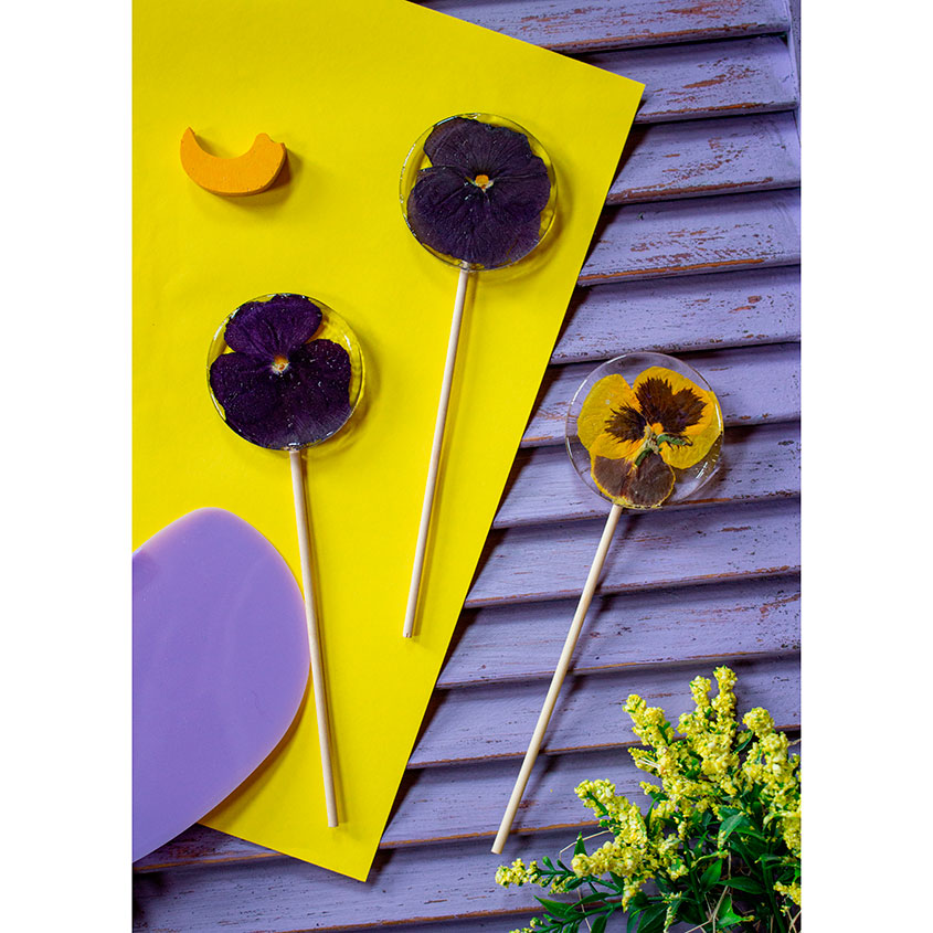 Карамель на палочке `LOLLISLAND` с цветами Виолы 30 г